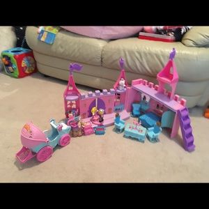 FISHER PRICE LITTLE PEOPLE DANCE N TWIRL CASTLE